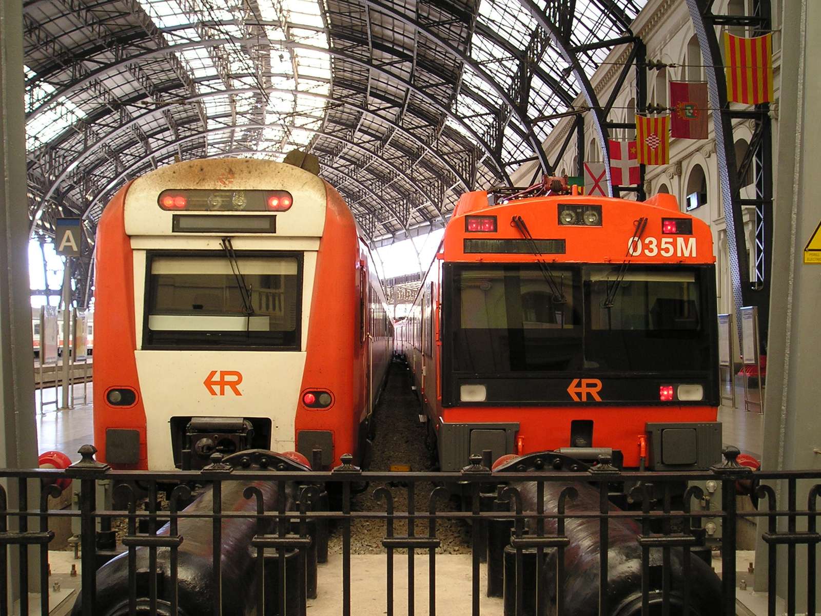 WEFER: fotos y datos de trenes y estaciones. Renfe, FGC. Metro Barcelona.