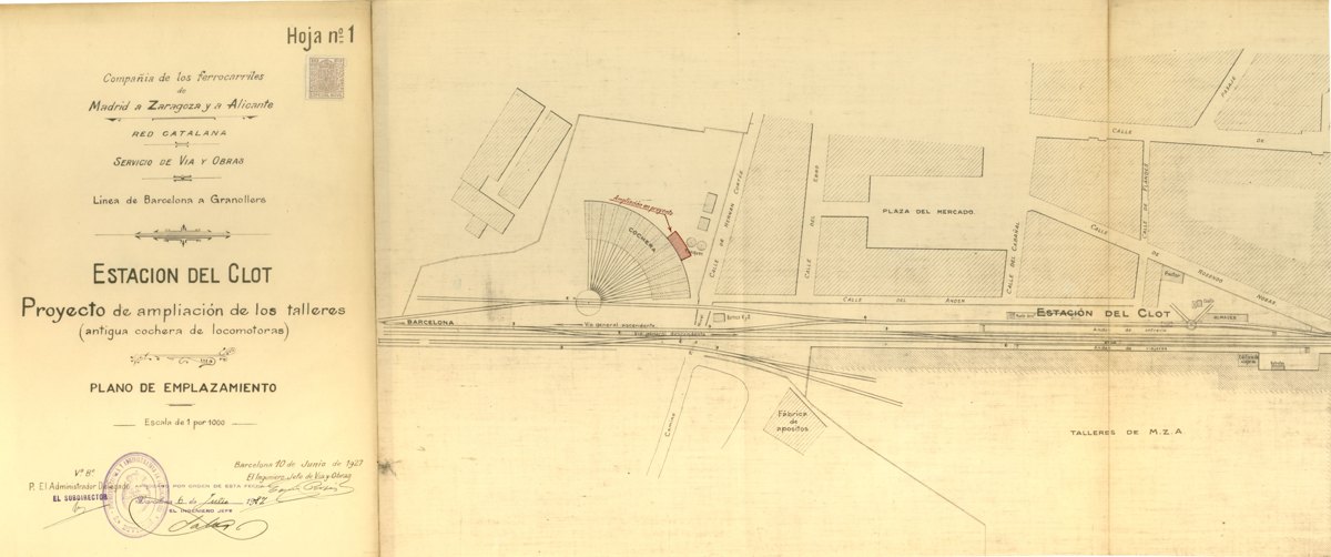 Soterrament i expansió El 1972, l'estació va ser soterrada juntament amb el tram que arribava fins a la plaça de les Glòries Catalanes. Aquest canvi significatiu va permetre alliberar terreny en superfície, que després es va utilitzar per a la urbanització i el desenvolupament de noves infraestructures. Abans d'aquesta remodelació, l'estació ja havia tingut una versió en superfície, que va quedar fora de servei amb el soterrament.