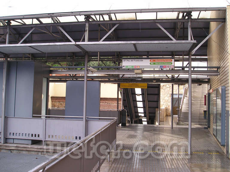 FGC Barcelona Peu del Funicular - Novembre de 2004