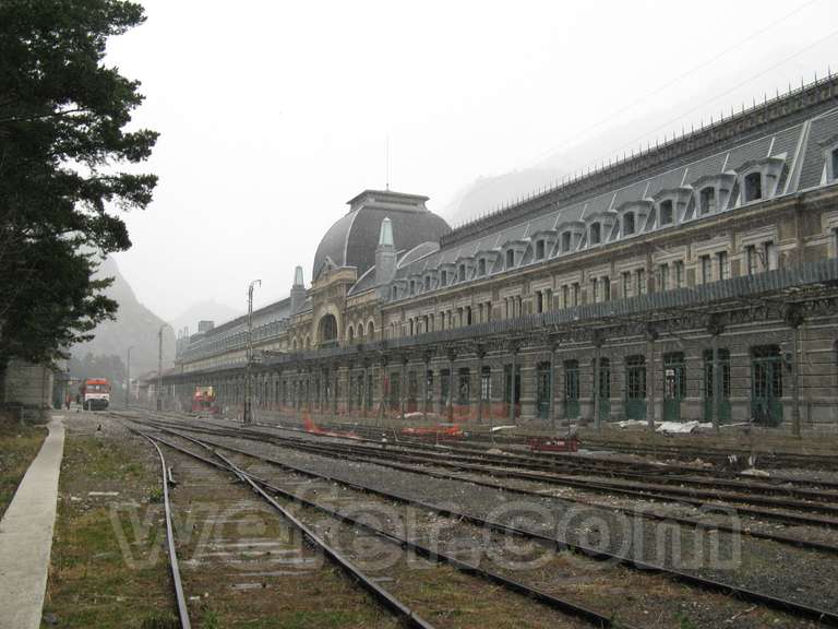 Renfe / ADIF: estación internacional de Canfranc - 2009