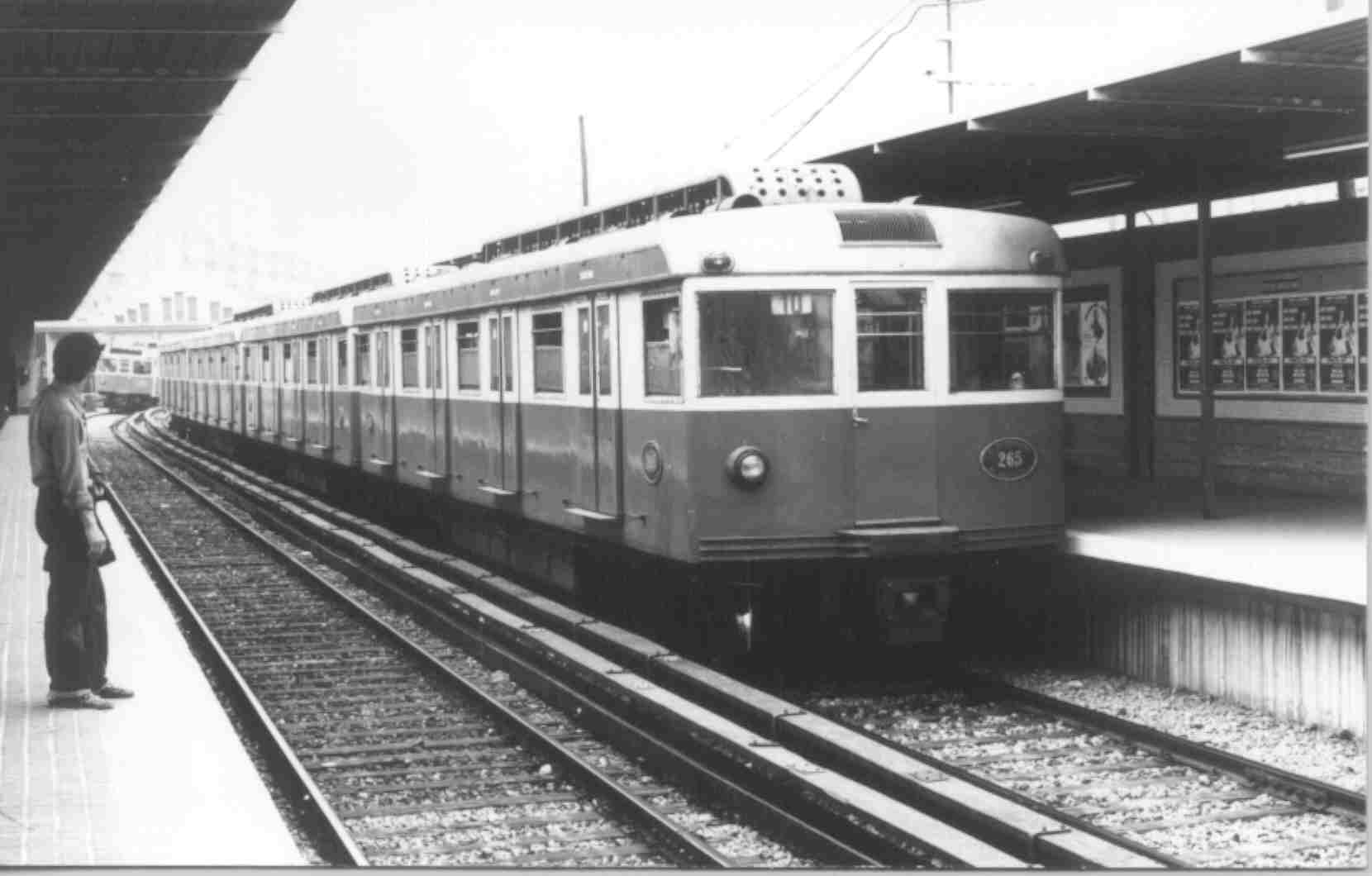 Metro de Barcelona: trenes serie 200 B (ex-300)