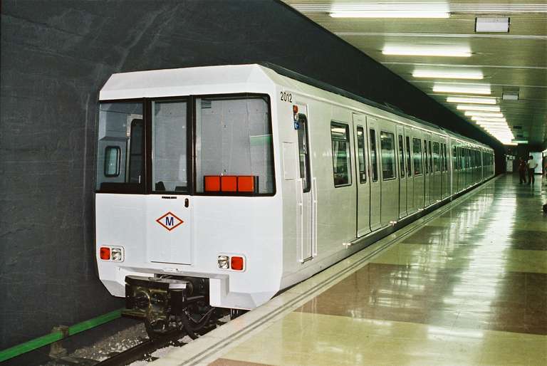 Metro de Barcelona: trenes serie 2000